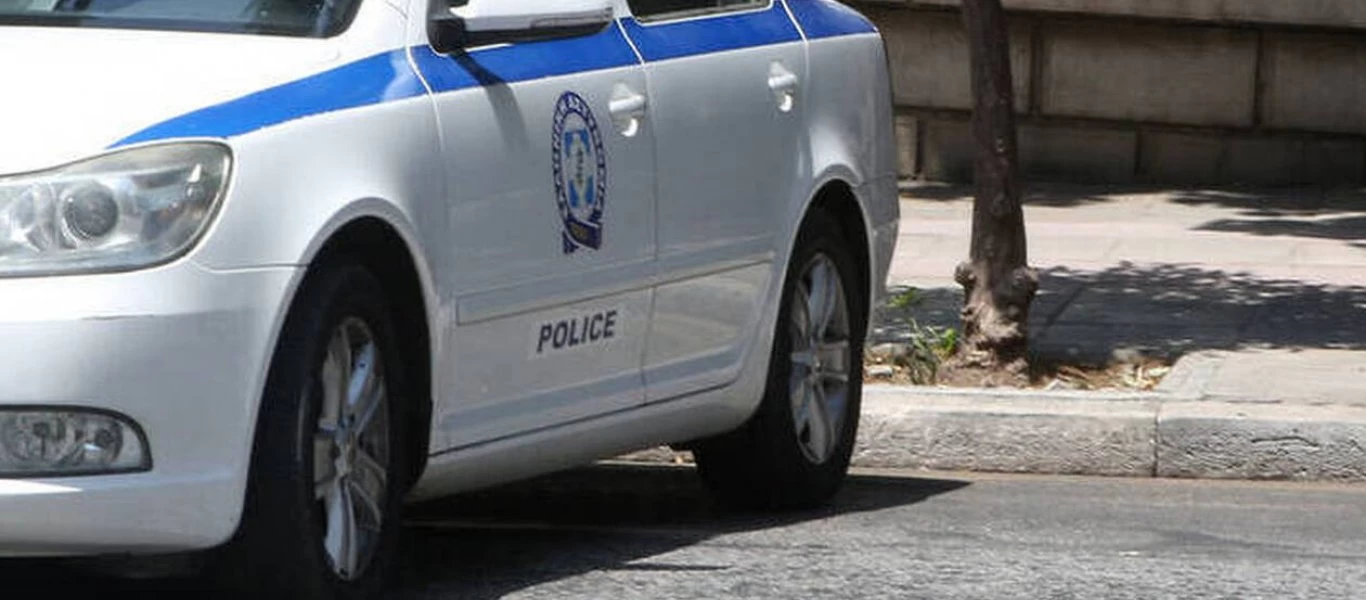 Φωκίδα: Τα έσπασε όλα και «ταμπουρώθηκε» στο κατάστημα του - Πολύωρη επιχείρηση της Αστυνομίας